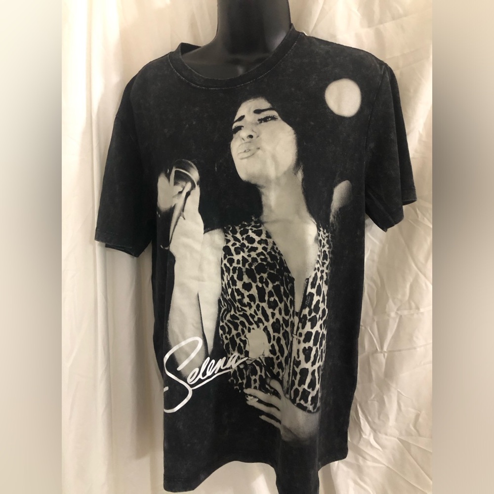 Selena Quintanilla queen of Cumbia Como black concert tshirt size medium new